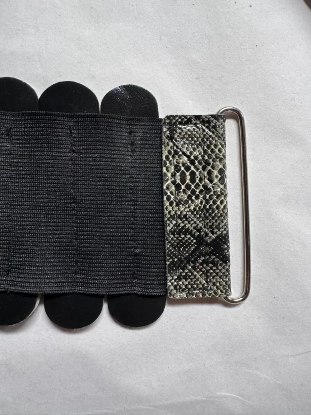 Wide Black & Gray Snake Print Elastic Belt With Silver Buckle Accent Size 2X Str